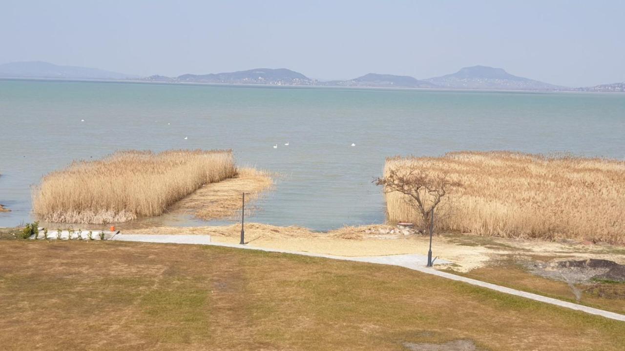 Fenyves Beach Apartman Delux Balatonfenyves Extérieur photo
